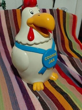 Cookie Jar Chicken Ceramic Cookie Jar - White and Yellow